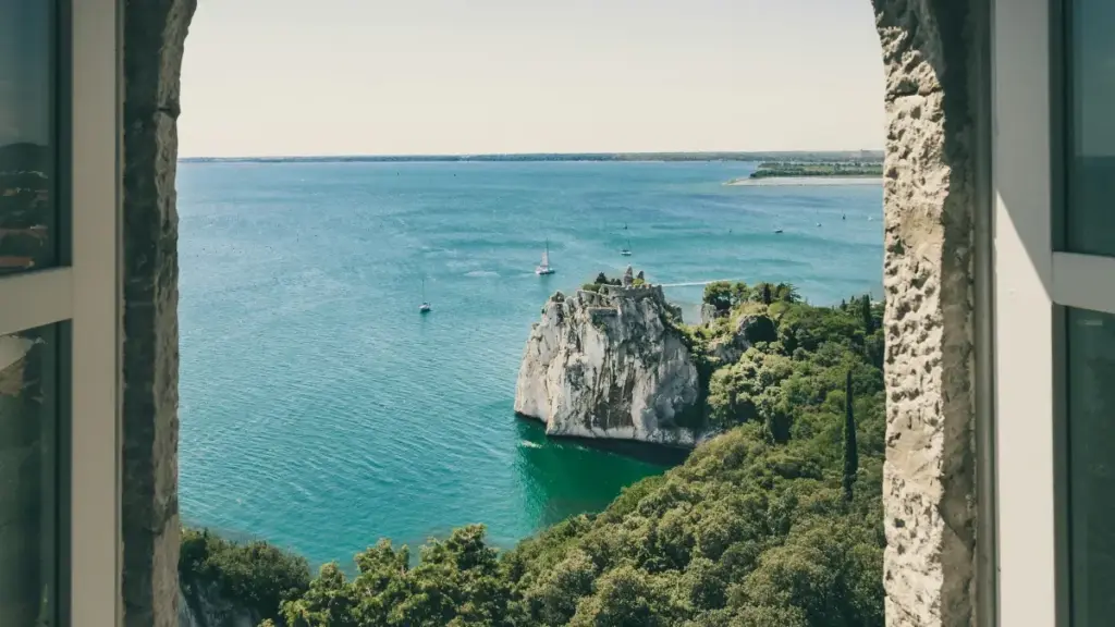 Практичен водич за македонски креатори: како да идентификувате, контактирате и склопите giveaway со британски бренди преку SoundCloud, со тактики, ризици и примери.