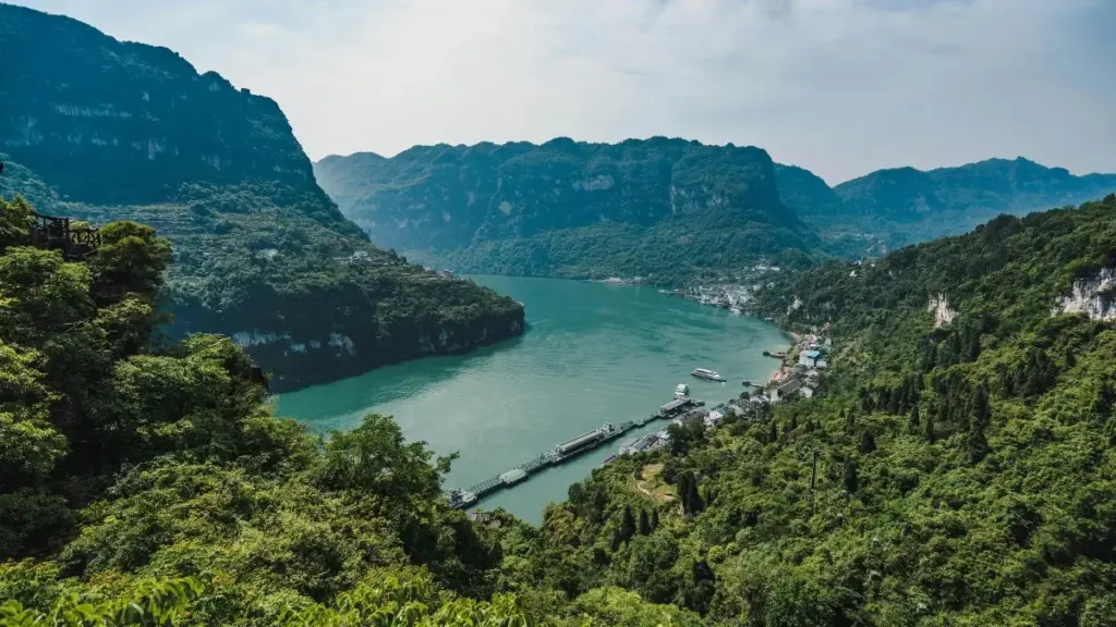 Практичен водич за креатори од Северна Македонија: како да контактирате Uruguay брендови преку YouTube и да споделите скриени локални бисери — стратешки чекори, примери и алатки.