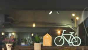 Практичен водич за маркетери од Северна Македонија: како да најдете и ангажирате Qatar Clubhouse креатори за ниш‑аудитории, со реални канали, ризици и тактики.